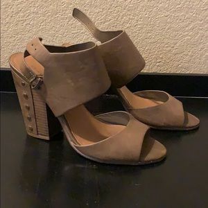 Brown sandal with heel
